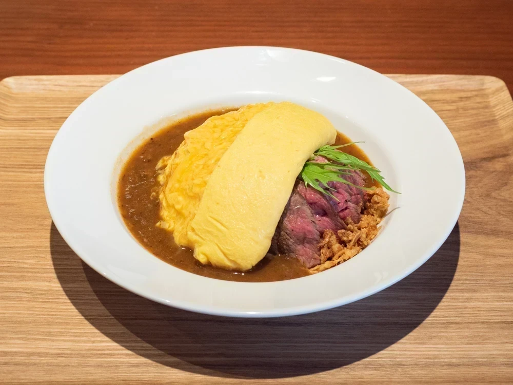 メゾンドシェフごはん:赤城牛のステーキと炊き込みごはんのオムライス