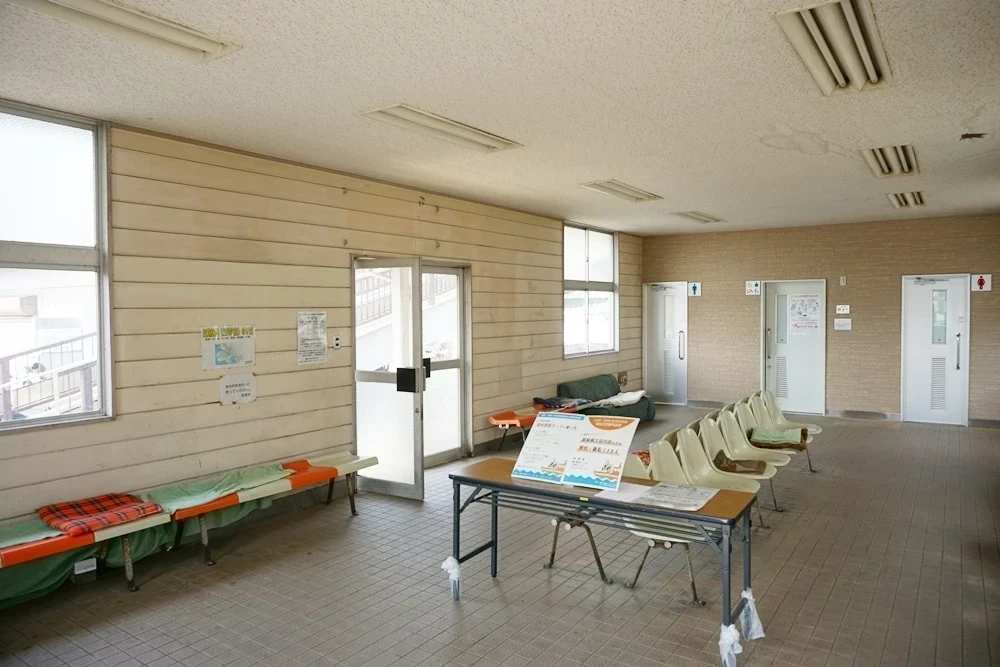 伏越フェリー乗場待合室