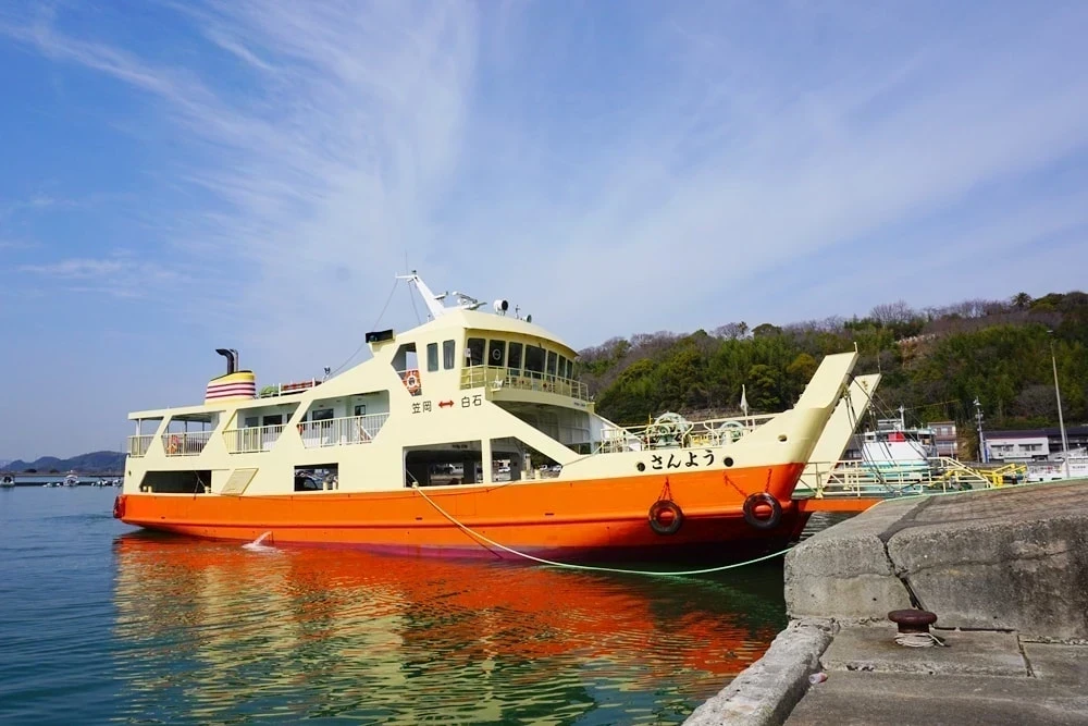 笠岡諸島への行き方ガイド ～ フェリー・旅客船の乗り方、港までの行き方、運賃などを解説