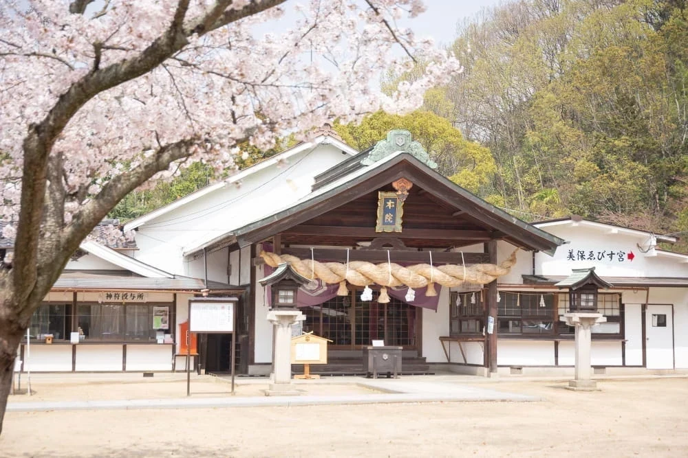 白雲大社の境内