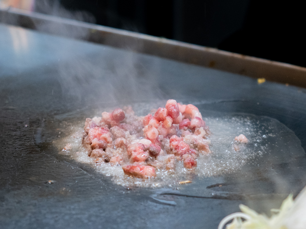 牛しょぶりを焼いているところ (過去の訪問時に撮影)