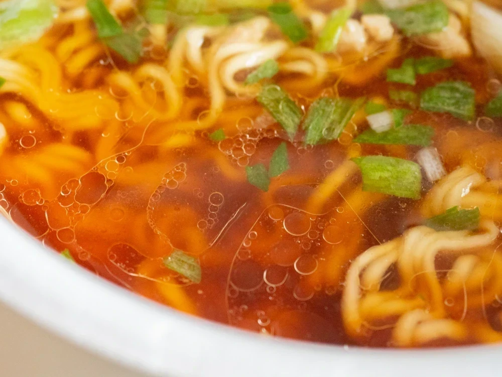 カップ笠岡ラーメン:スープ