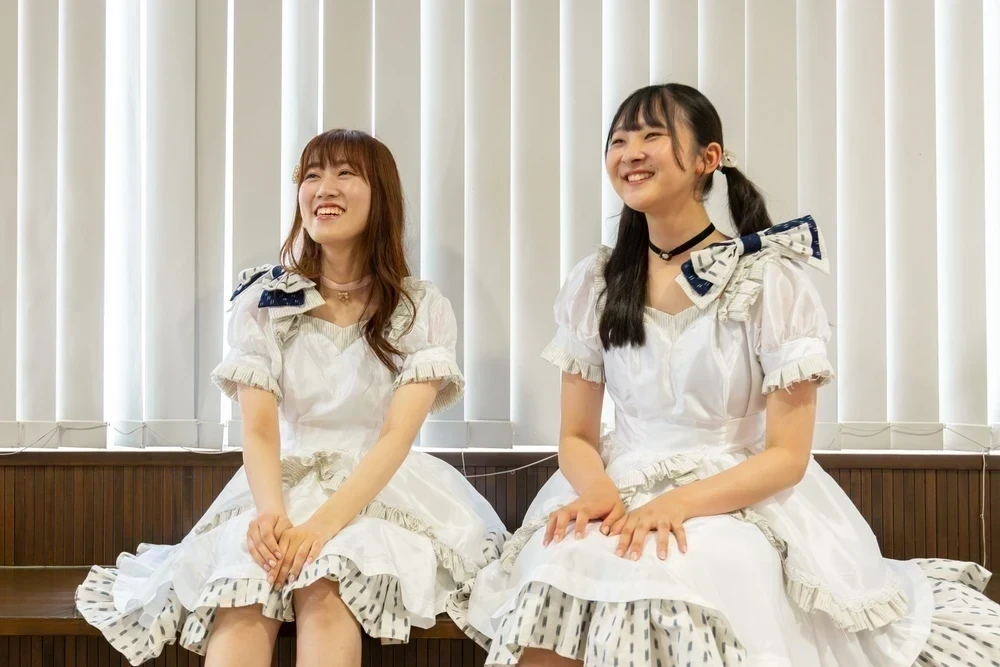 インタビュー中のメンバー
