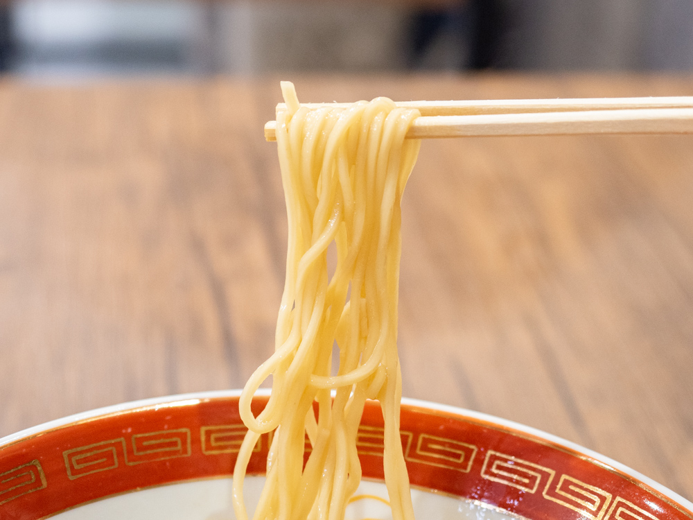 麺は中細のストレート