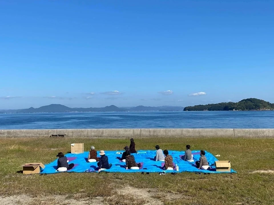 真鍋島でヨガ