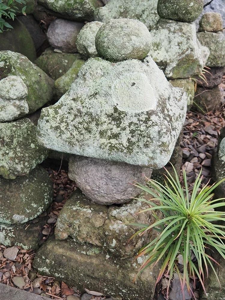 五輪石塔群