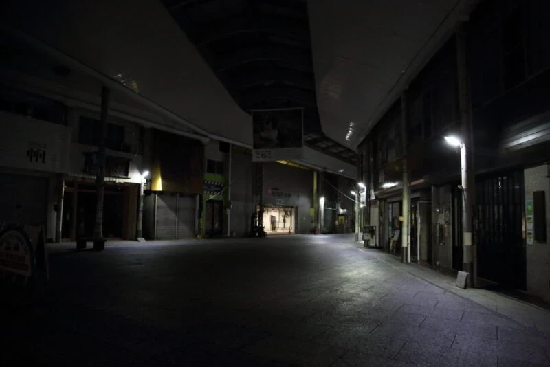 夜の尾道本通り商店街