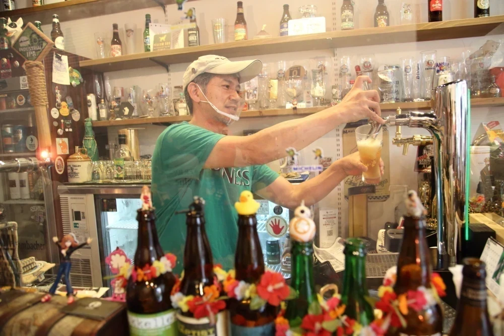 Beer Bar a clueのマスター林さん