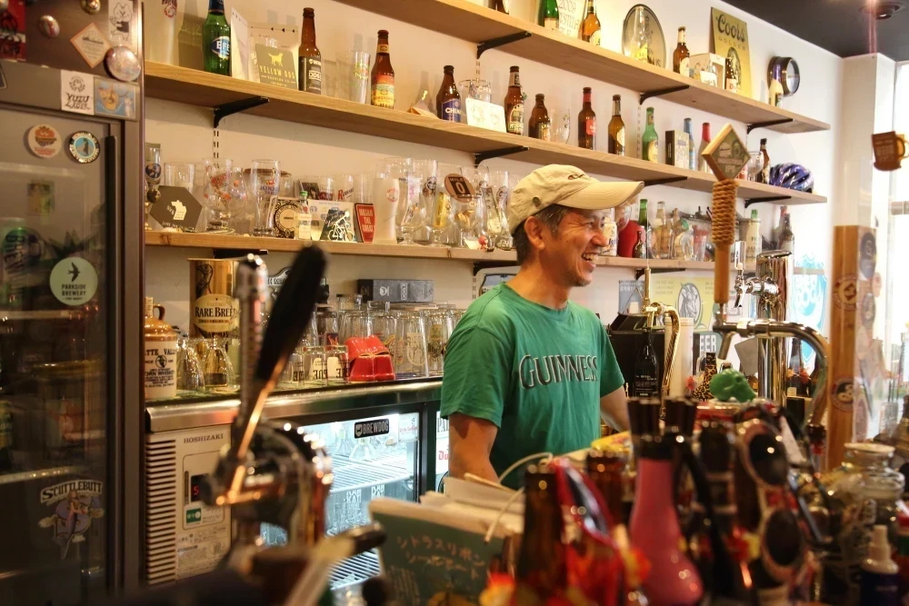 Beer Bar a clueのマスター林さん