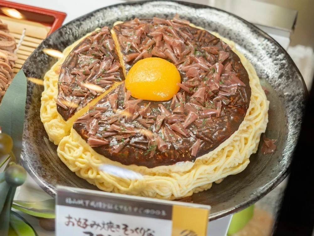 提供:サンプル そっくりスイーツ お好み焼きそっくりなマロンケーキ