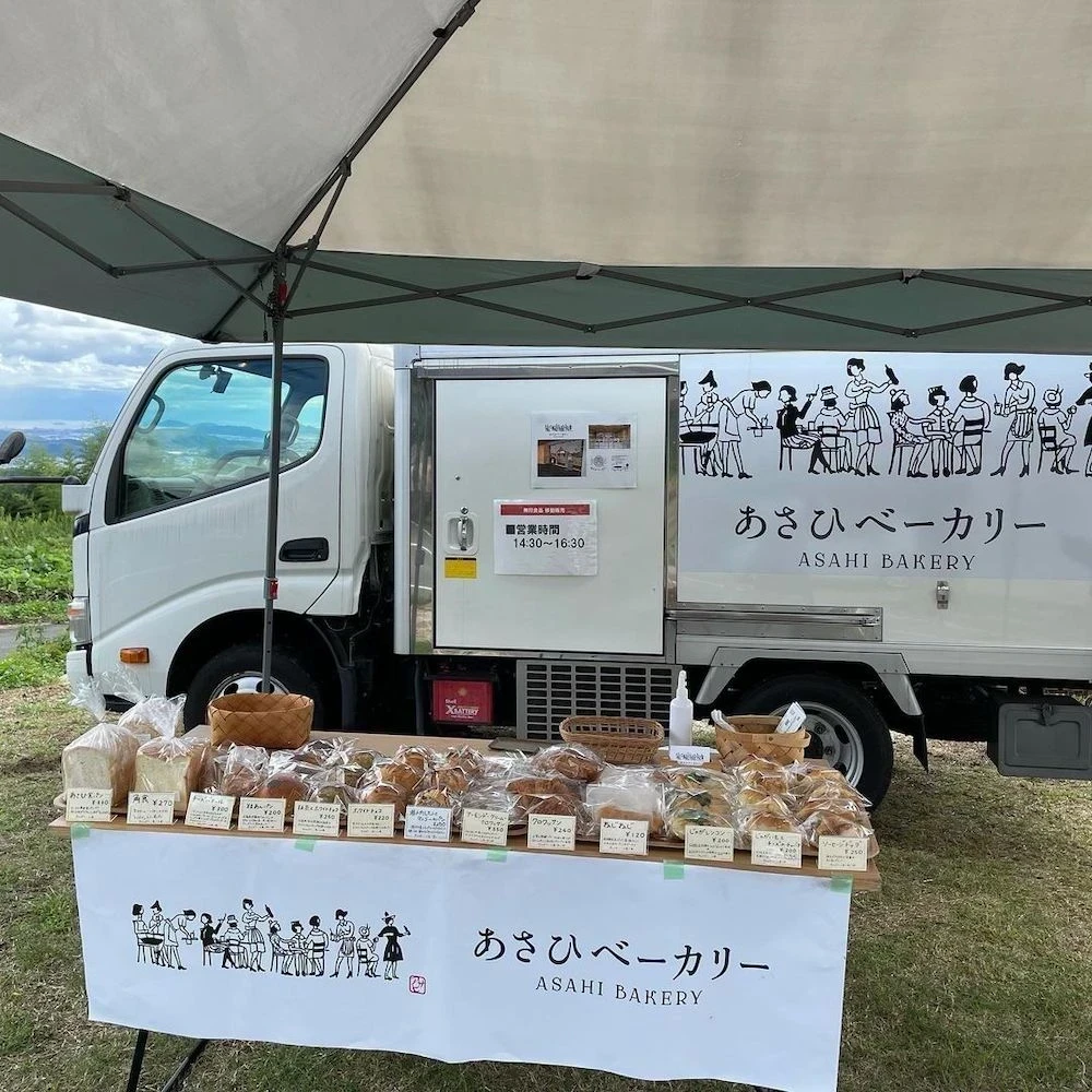 移動販売のようす(提供:あさひベーカリー)