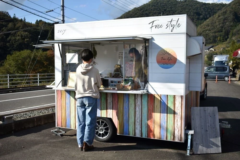 キッチントレーラー