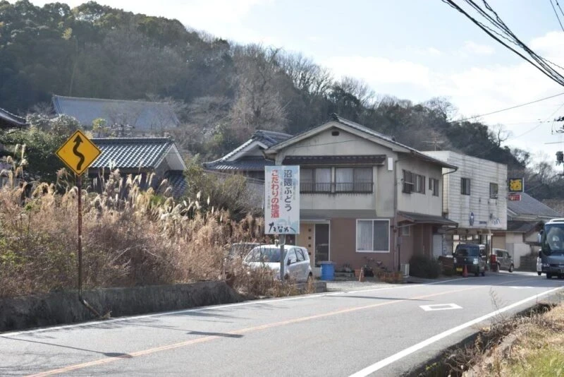田中商店の看板が目印