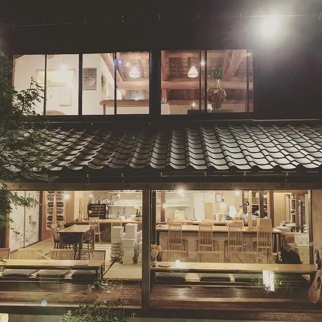 庭から見た田丸屋