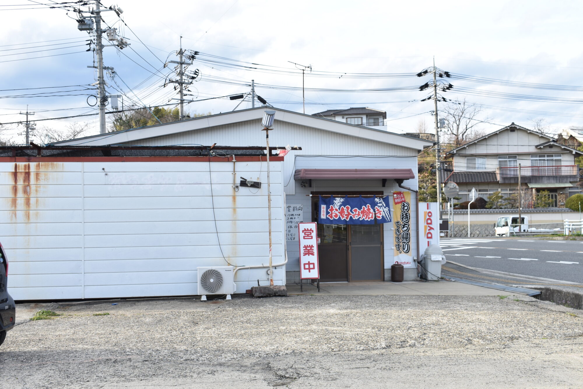 お店の入口左がカラオケルーム