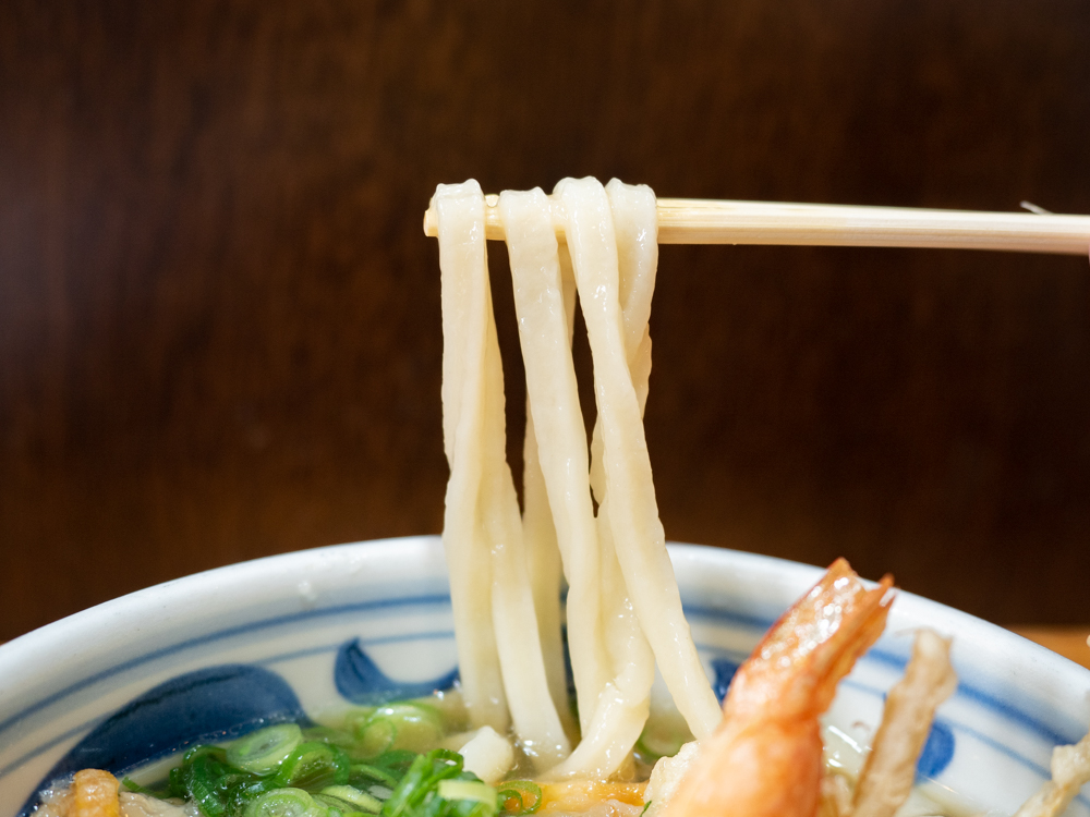 康平衛：エビ入り野菜かきあげうどん