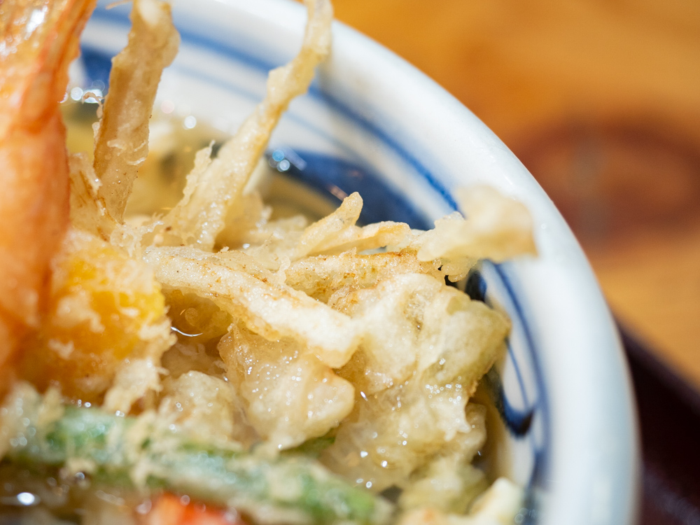 康平衛：エビ入り野菜かきあげうどん
