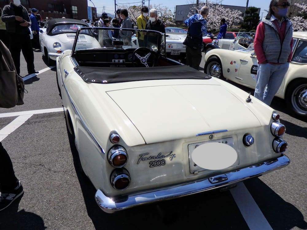 DATSUN FAIRLADY 2000 SR311 LOW WINDOW