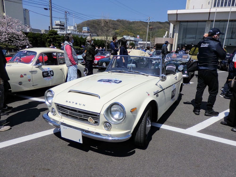 DATSUN FAIRLADY 2000 SR311 LOW WINDOW