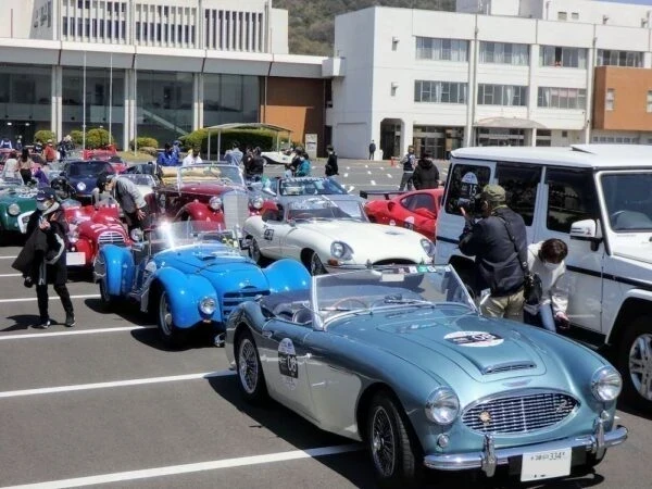 Vecchio Bambino 2022 Primavera(令和4年4月2日・3日開催) 〜 笠岡の街中を悠然と走るクラシックカーに手を振って応援