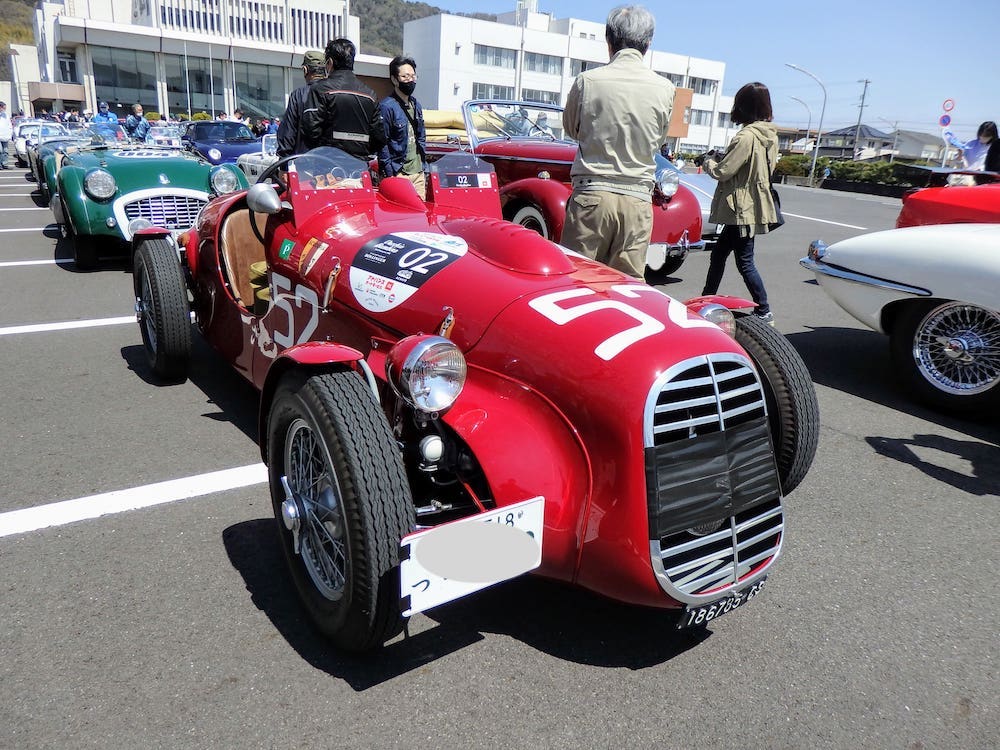 笠岡市民会館に集まったクラシックカー・ヴィンテージカー