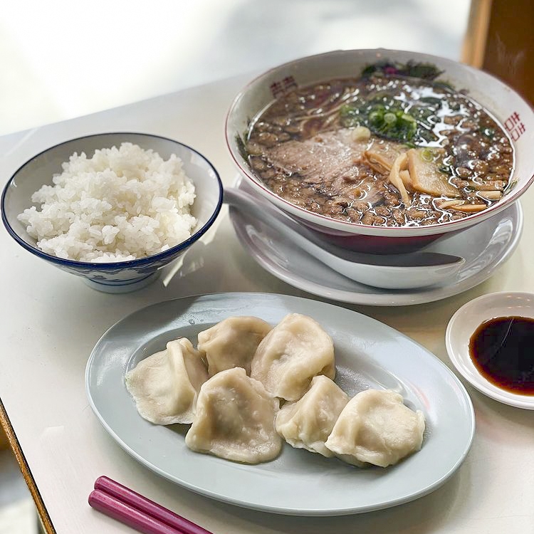 尾道ラーメン定食(餃子は水餃子) (提供：猿記)