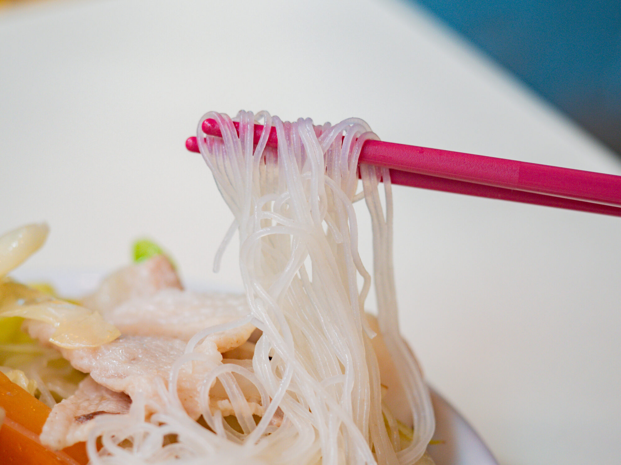 猿記の台湾ビーフンの麺は、艶やかでのど越しがいい