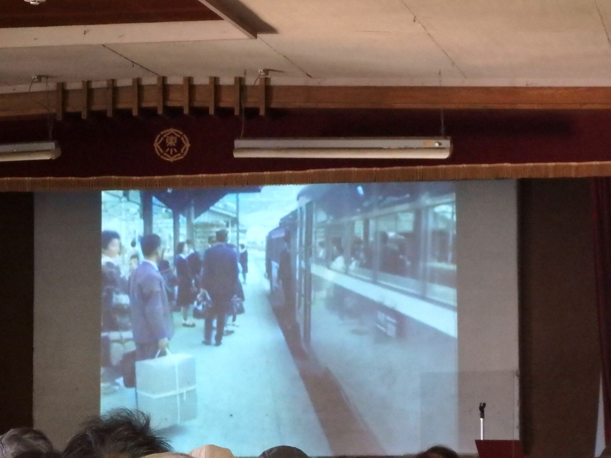 笠岡駅のようす