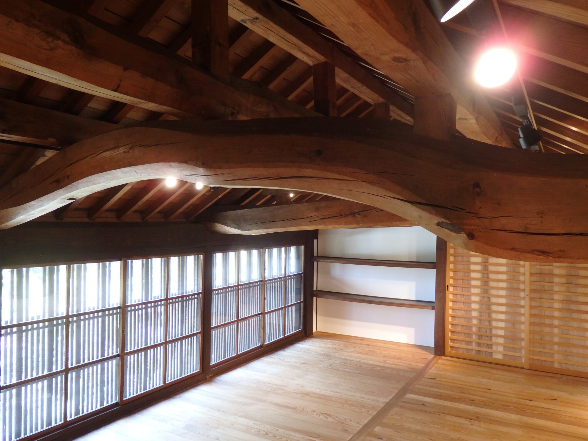 信岡FMの2階展示室(梁アップ)