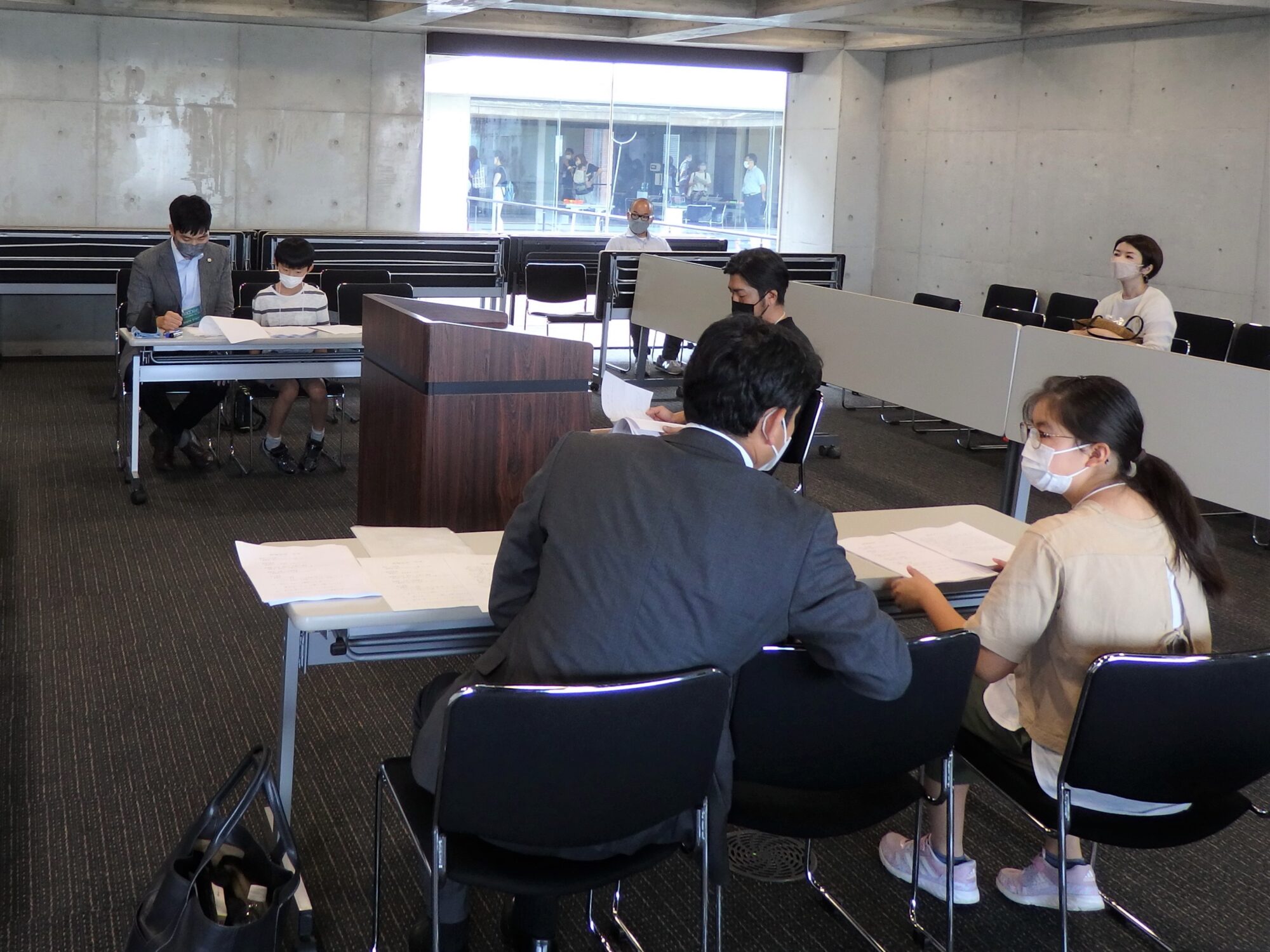 K.  「裁判所(4～6年生限定)」　コンビニ強盗事件の評議
