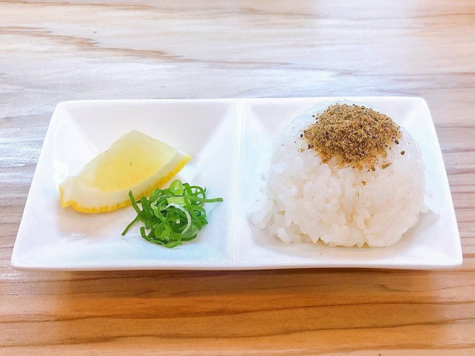ダイブ飯 (提供：草戸ベース)