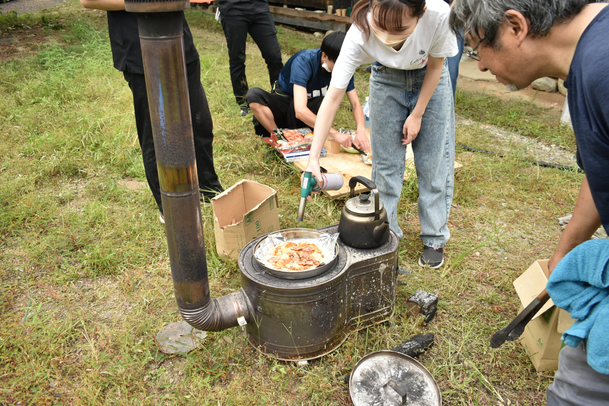 ストーブでピザを焼く