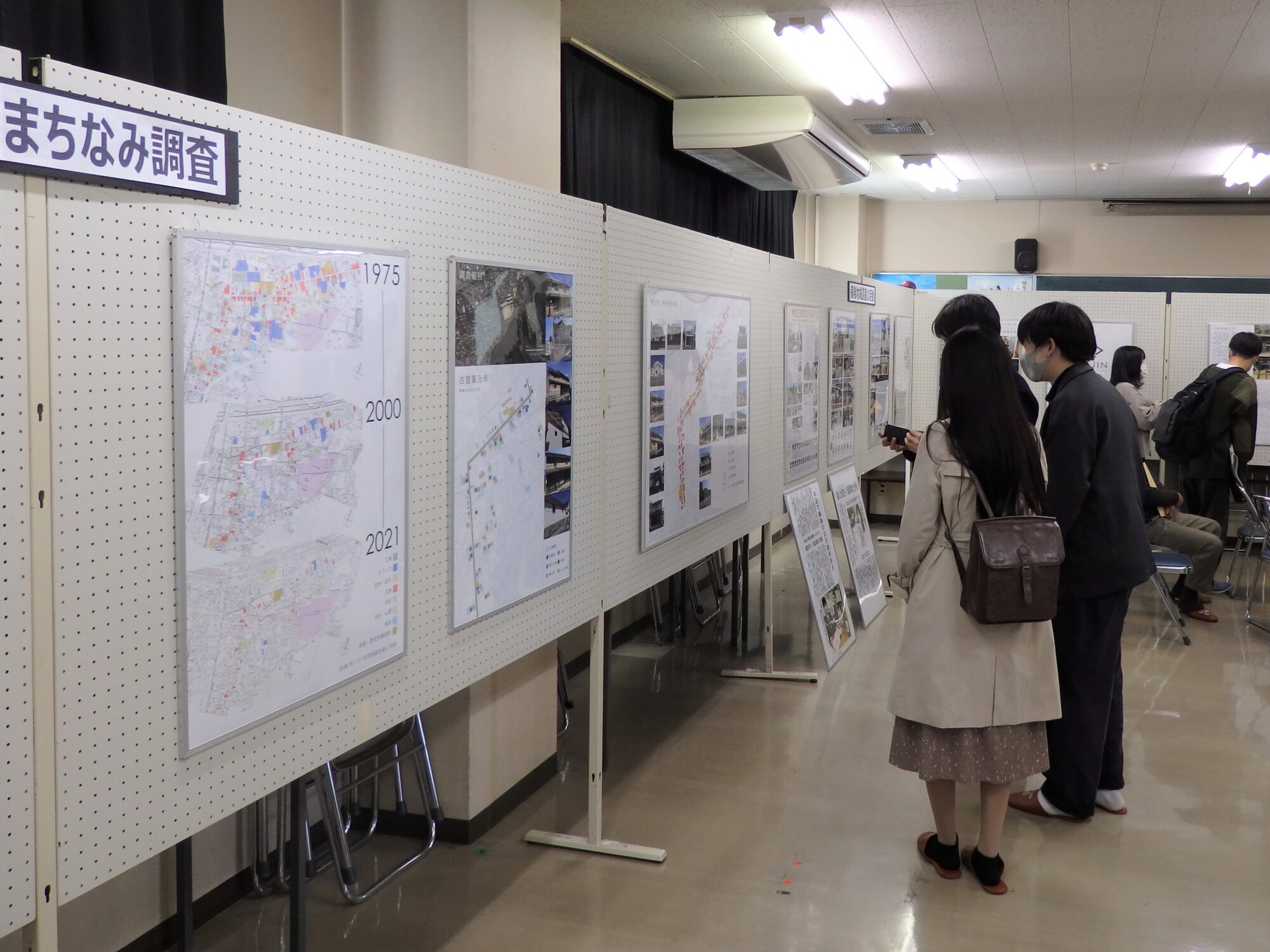 公民館の別室で展示された神辺宿のまちなみ調査や福大・佐藤ゼミの研究成果