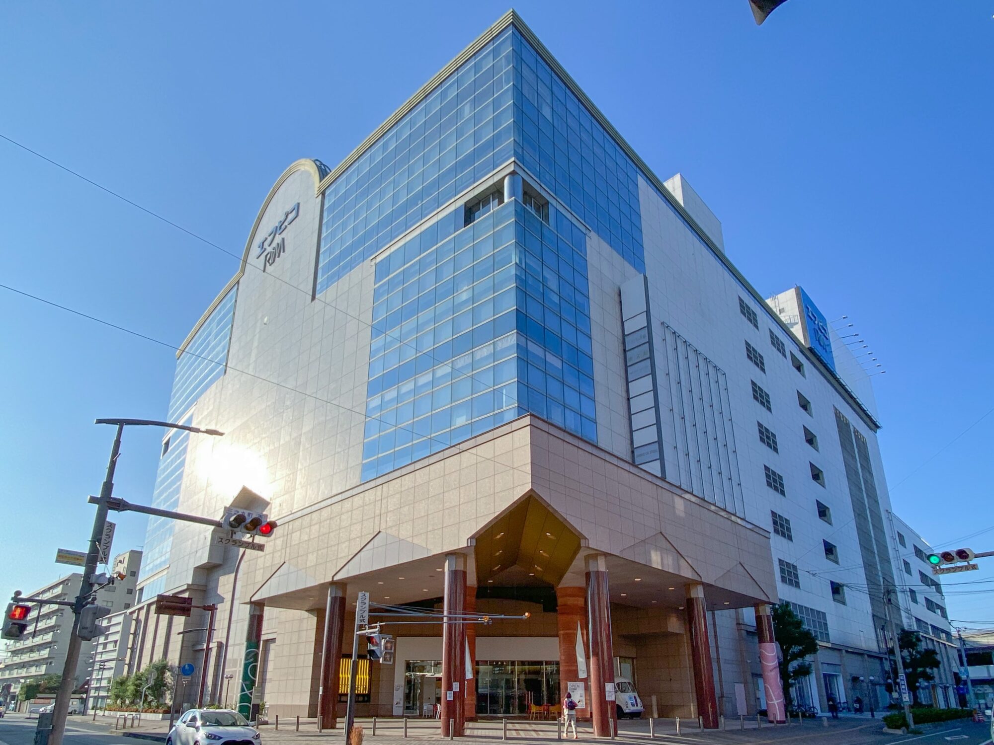 iti SETOUCHIのある建物外観。1階部分がiti SETOUCHIとなる