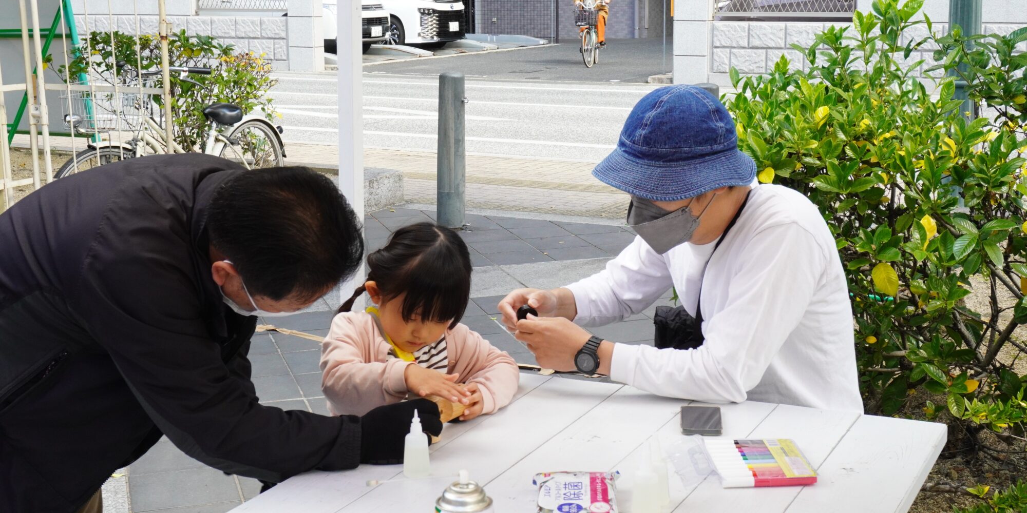 車を作る子ども