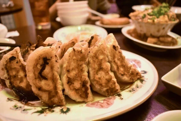 ニューチャイナモンロー 餃子の紋楼(モンロー) ～ 餃子を福山の文化に！気鋭の大衆街中華飯店