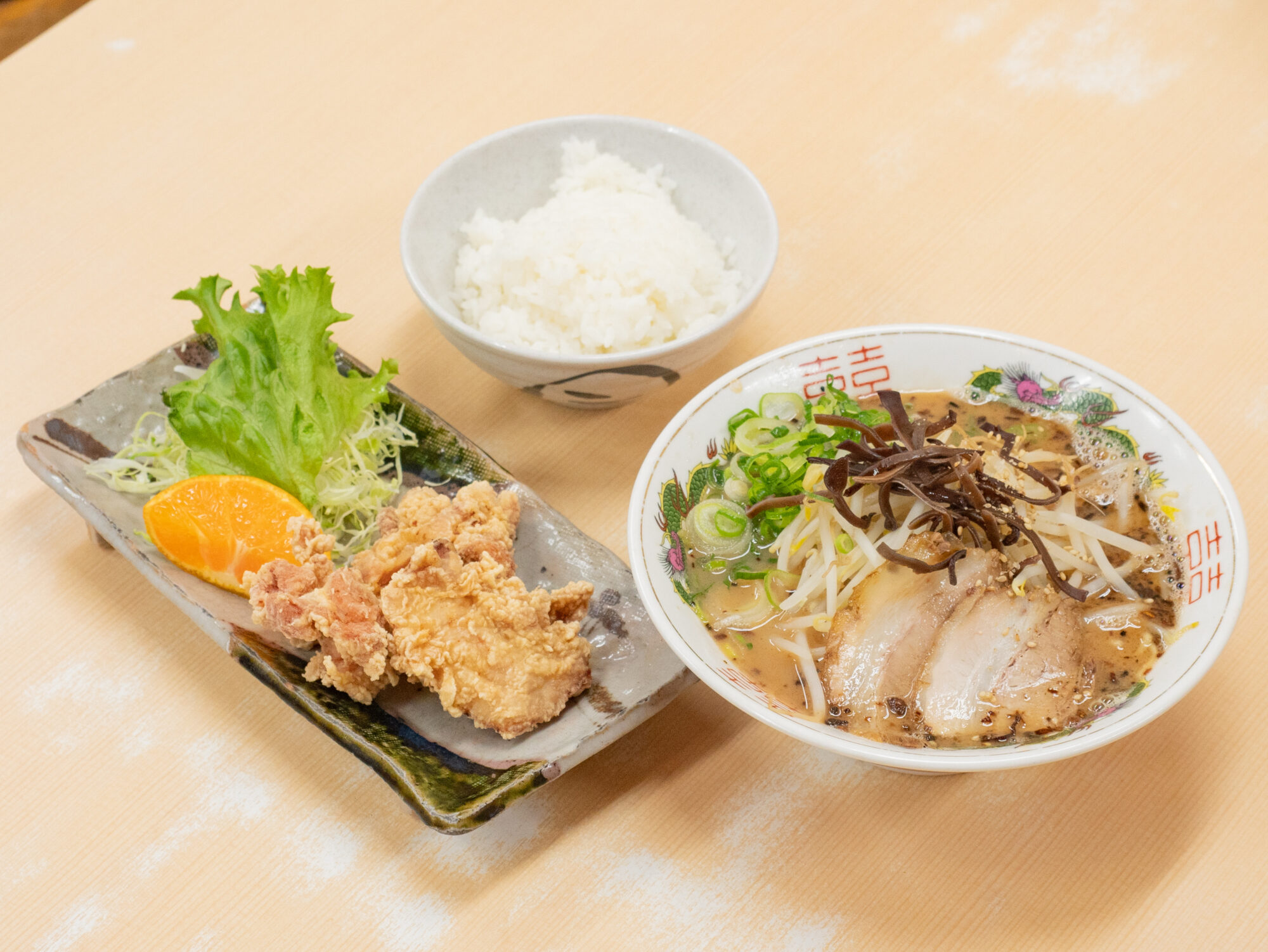 「から揚げ定食」(ラーメンは福山八十吉ラーメン)