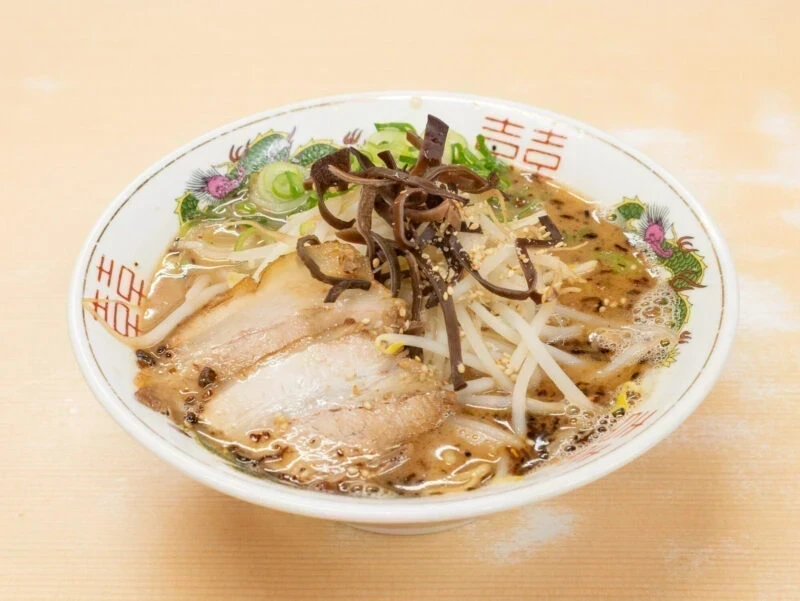 八十吉ラーメン 〜 自然素材を使った体にやさしいラーメンと、明るく楽しい活気ある店づくりにこだわる