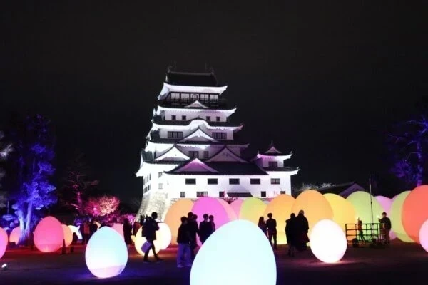 チームラボ 福山城 光の祭(令和4年12月2日～令和5年1月29日開催) ～ 福山城が幻想的な光のアートに包まれる