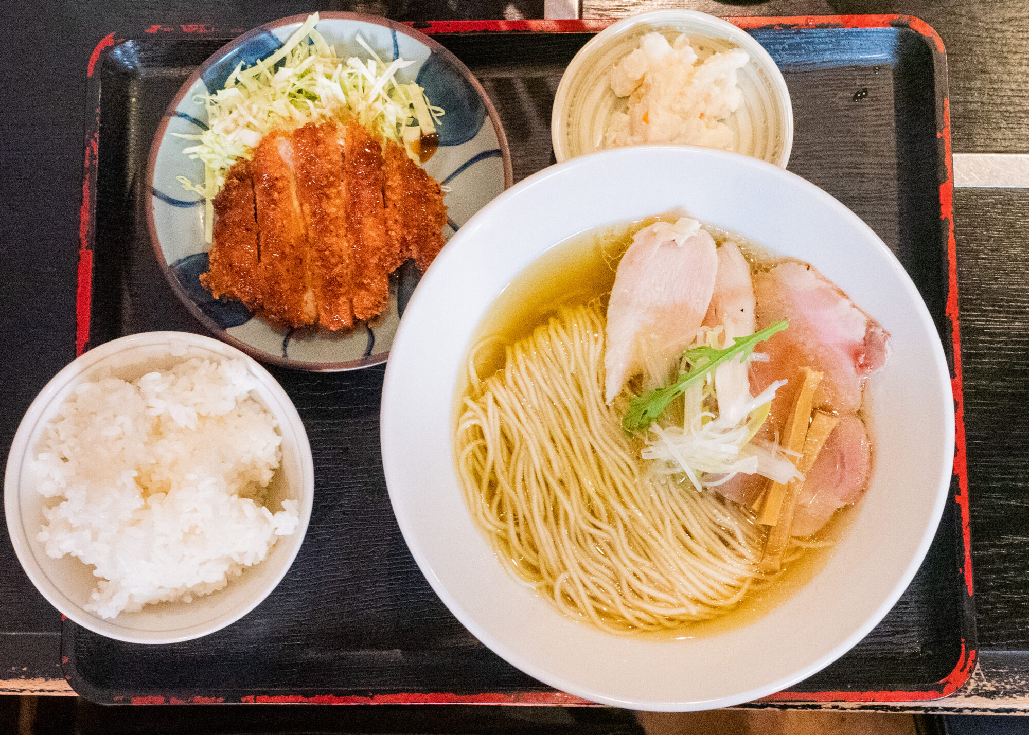 ランチの例 :トンカツとマカロニサラダ