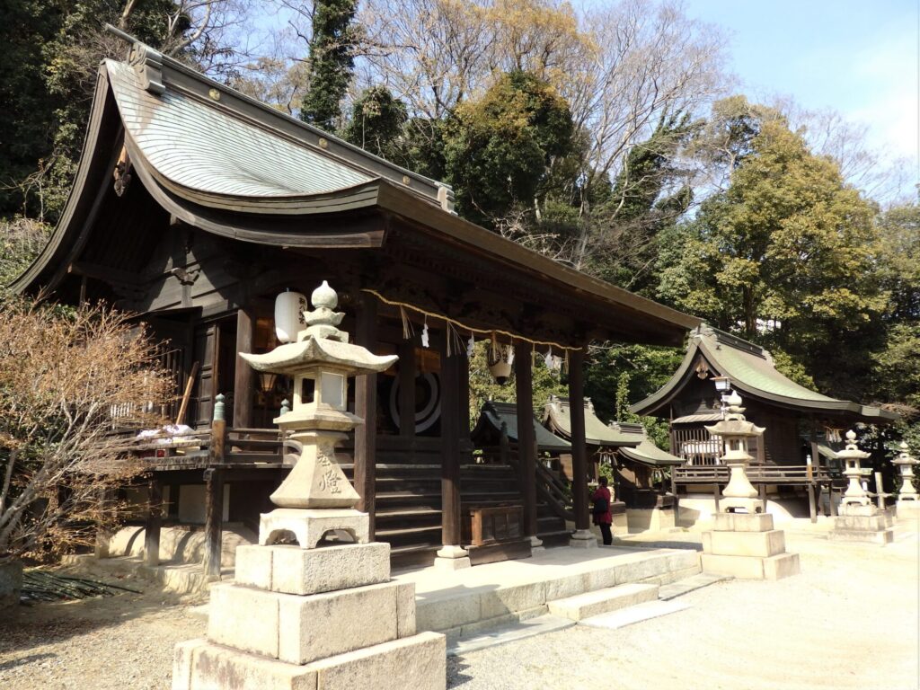 八幡社（前）・渡守社（後）