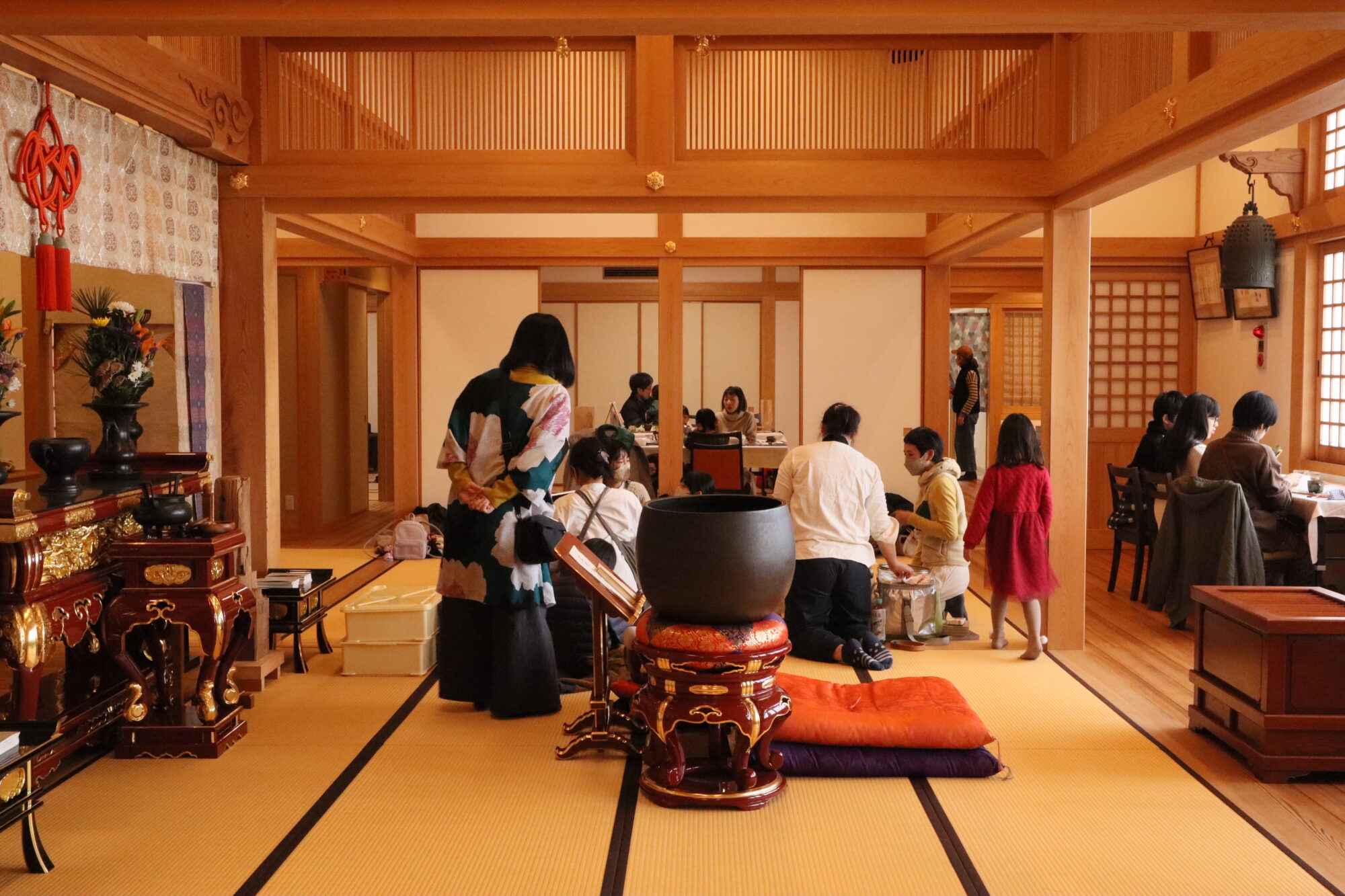 天徳寺内で過ごす様子