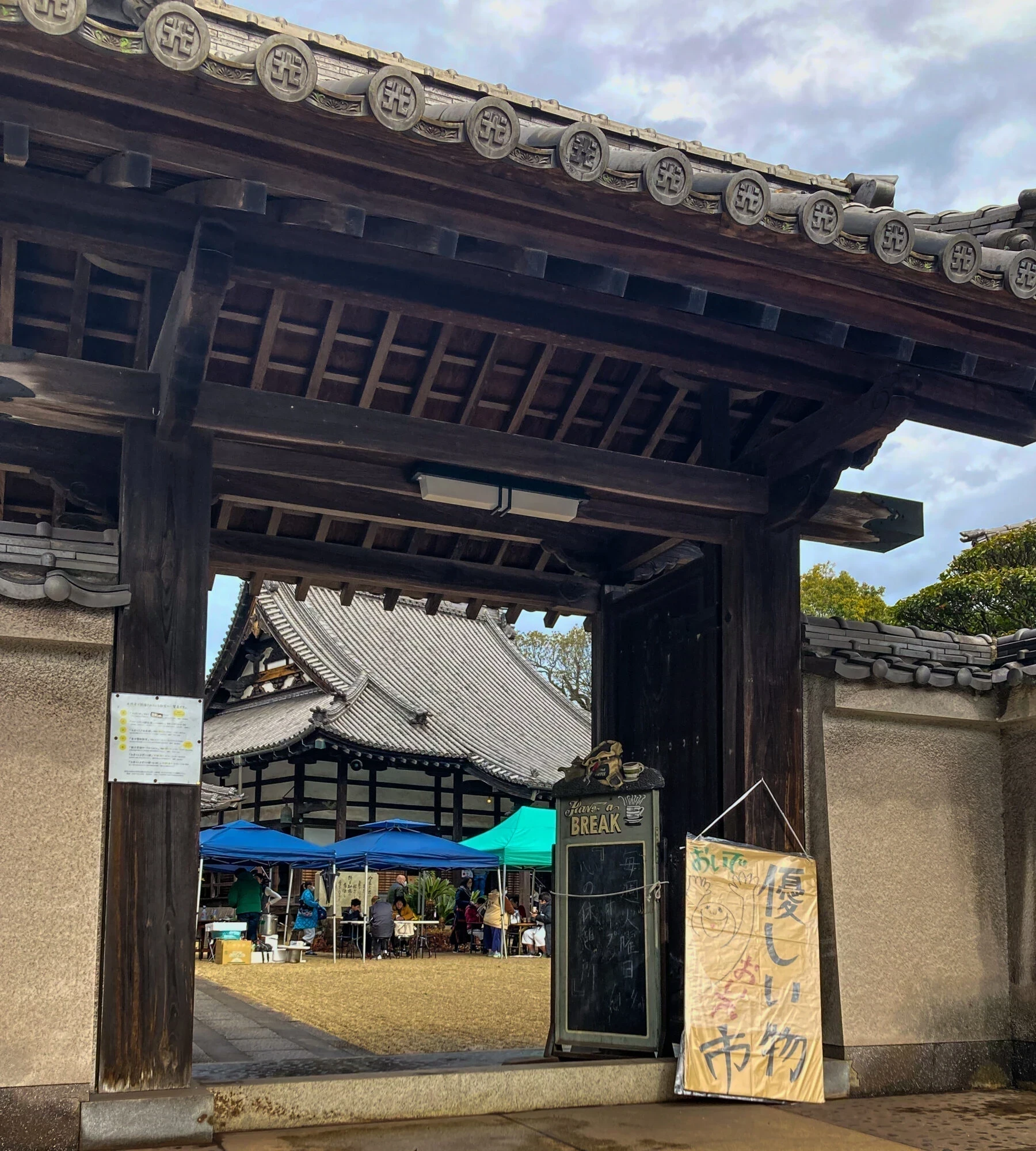 優しいもの市看板