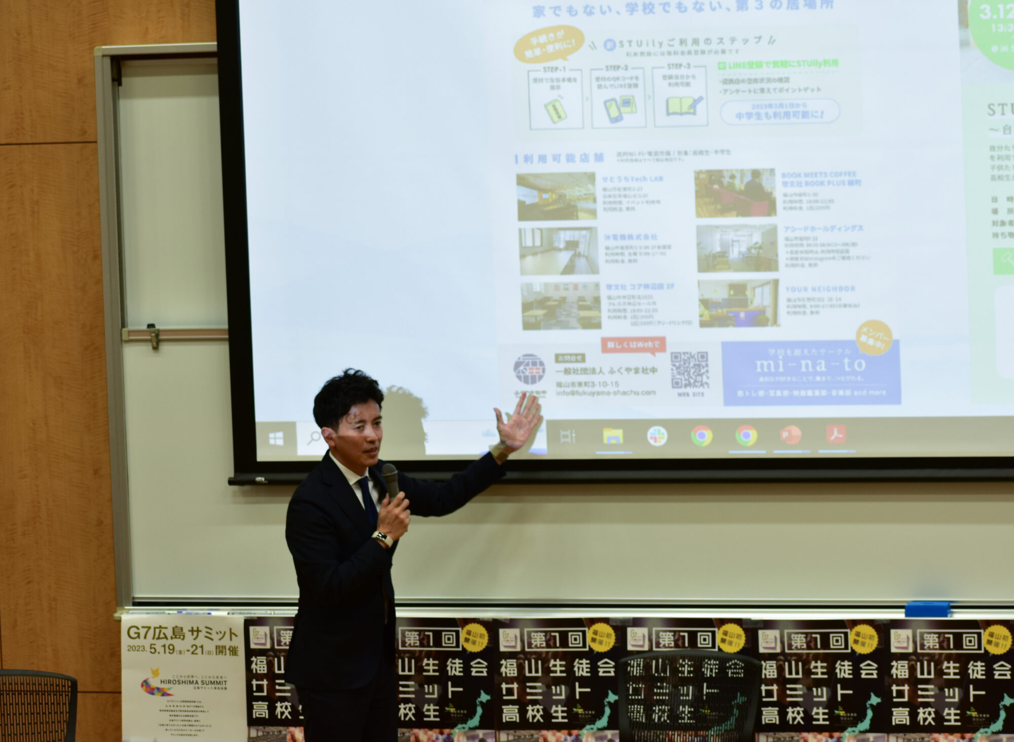 挨拶する小林議員
