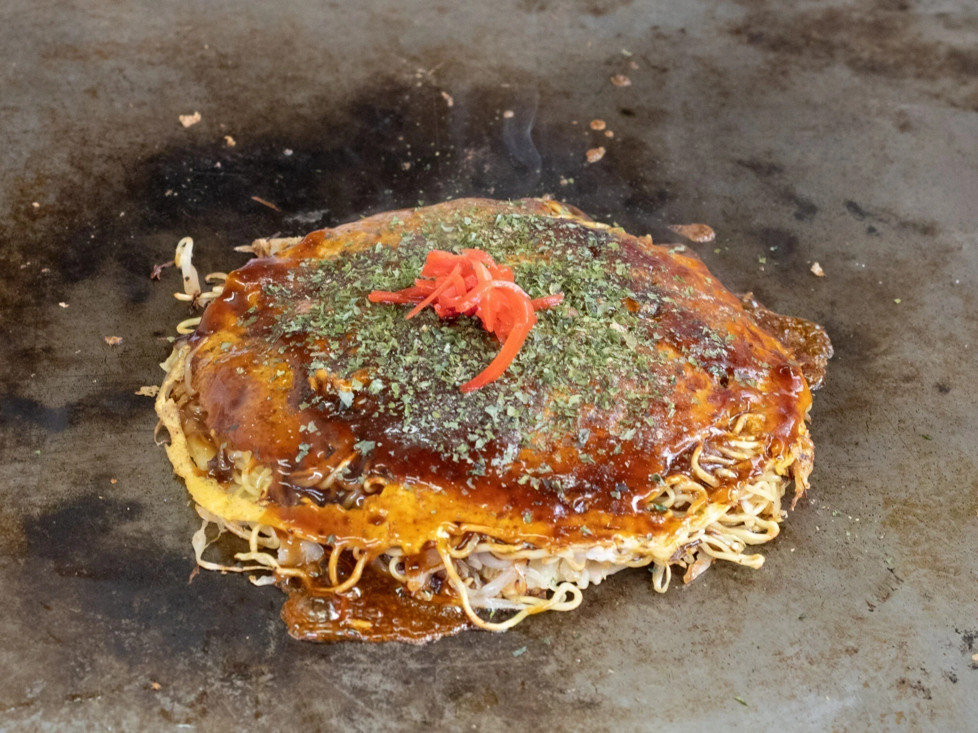 お好み焼き だるま 〜 まさに穴場！住宅地にヒッソリと佇むお好み焼店。はせべの中華麺にかも手の手延うどんがこだわり