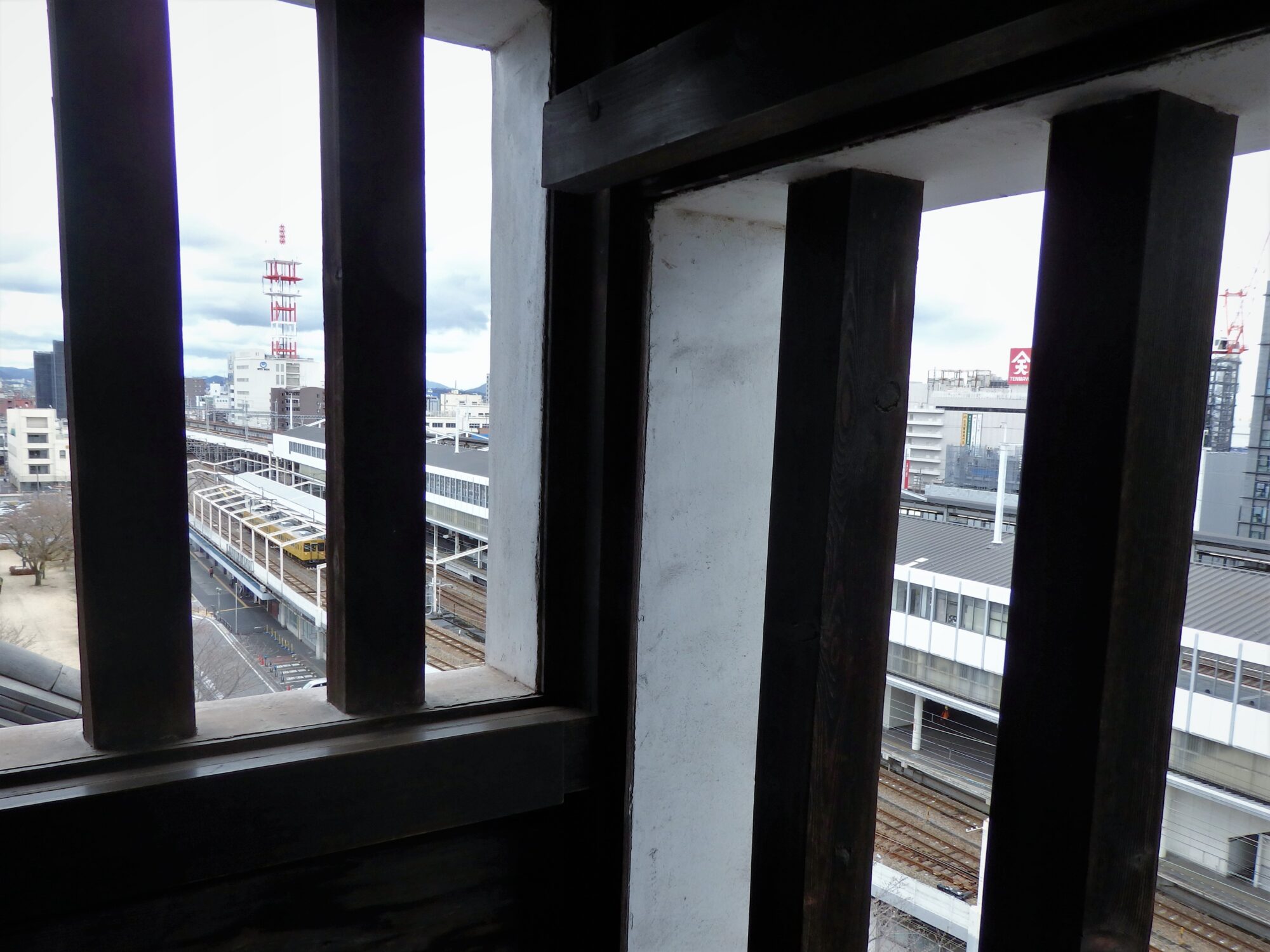 JR福山駅とほぼ一体の距離感