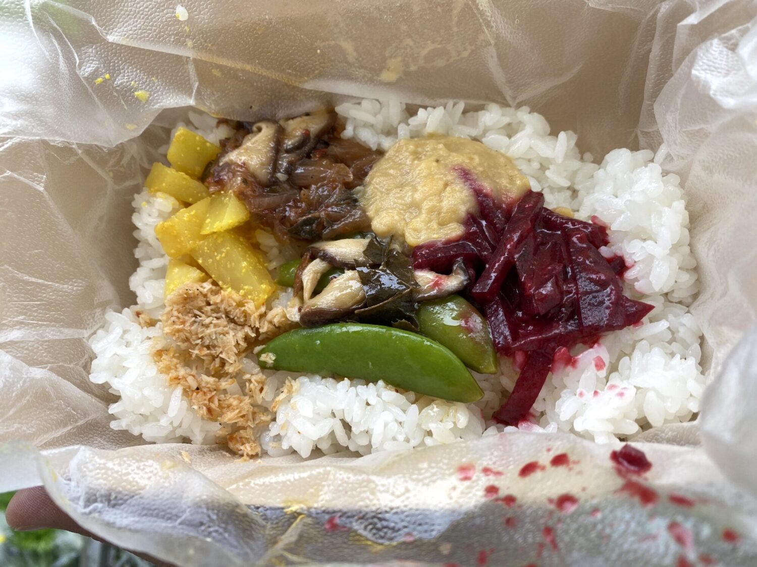 スリランカ式包み弁当のパーセル