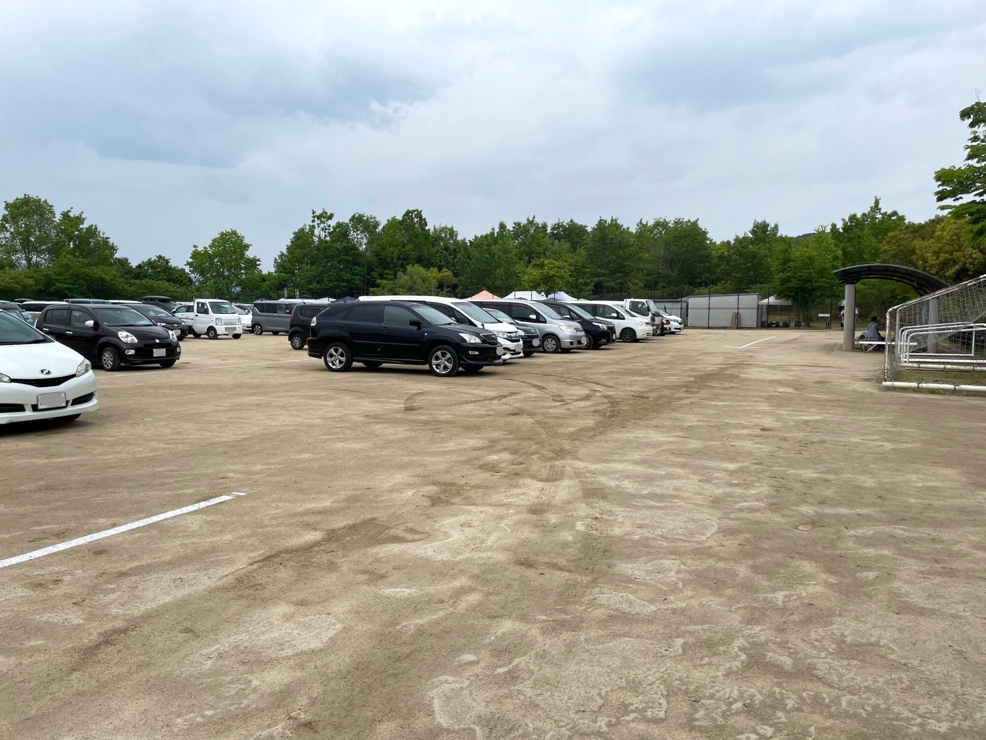 駐車場として使ったグラウンド