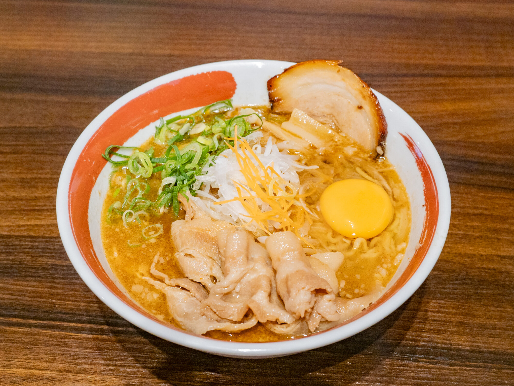 まる徳 福山曙店：まる徳ラーメン 生卵入り