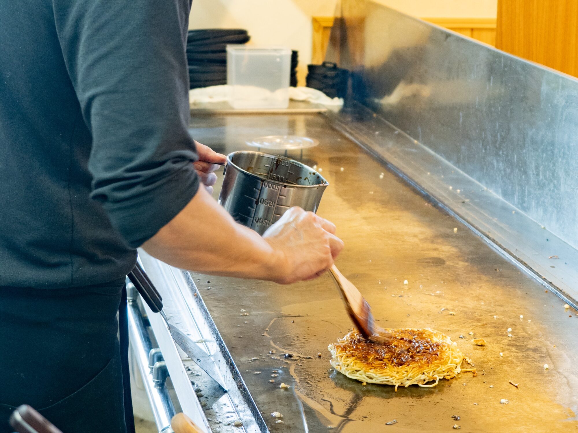 大地の母 本庄店：肉玉そば 調理風景